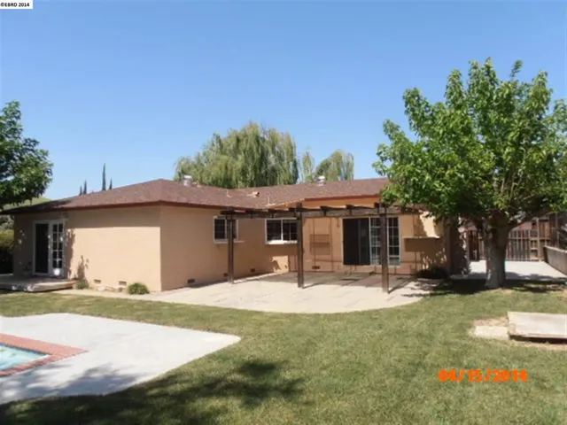 3949 Chatworth St, Pittsburg, California 94565-5761
