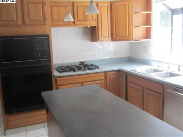 21612 Lake Chabot Rd, Castro Valley, California 94546-6210