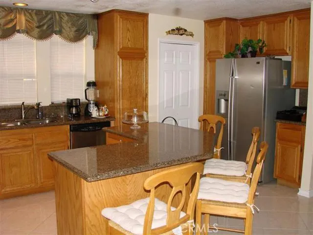 12264 Mockingbird Place, Apple Valley, California 92308