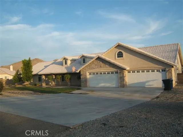 16520 Nosoni Lane, Apple Valley, California 92307