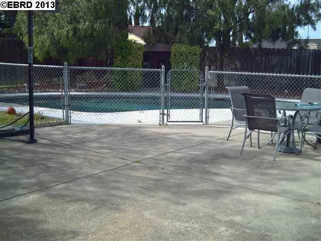 106 Fir Ct, Hercules, California 94547-1311
