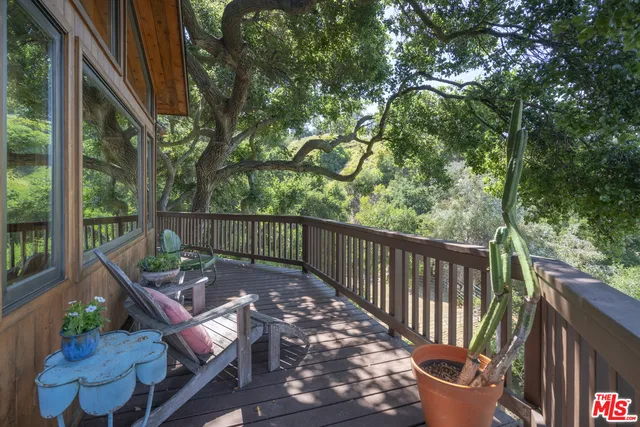 21907 Canon Drive, Topanga, California 90290