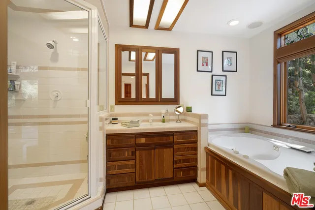 21907 Canon Drive, Topanga, California 90290