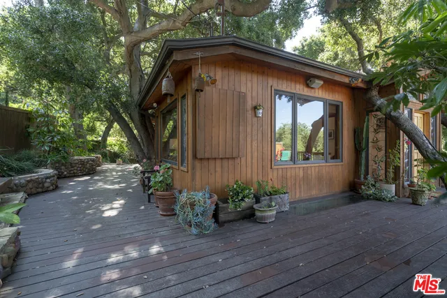 21907 Canon Drive, Topanga, California 90290