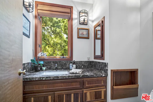 21907 Canon Drive, Topanga, California 90290