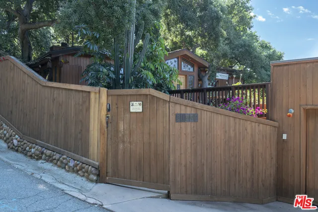 21907 Canon Drive, Topanga, California 90290