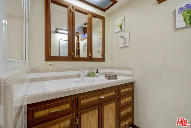 21907 Canon Drive, Topanga, California 90290