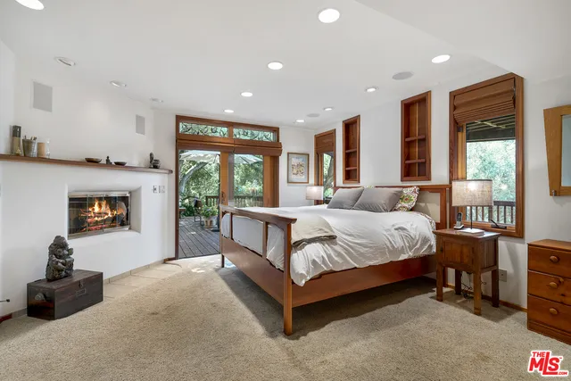 21907 Canon Drive, Topanga, California 90290