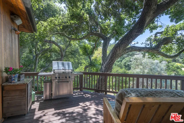 21907 Canon Drive, Topanga, California 90290