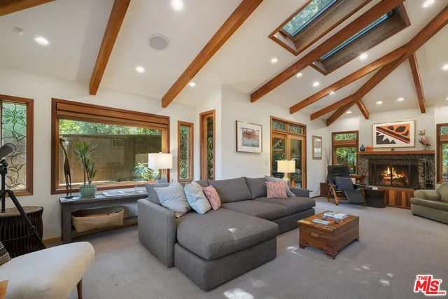 21907 Canon Drive, Topanga, California 90290