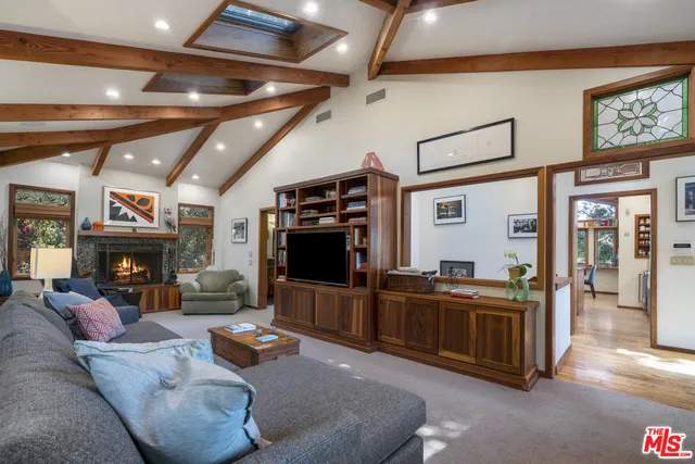 21907 Canon Drive, Topanga, California 90290