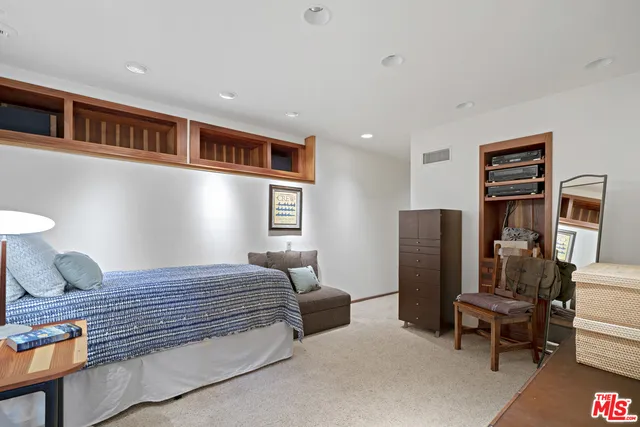 21907 Canon Drive, Topanga, California 90290