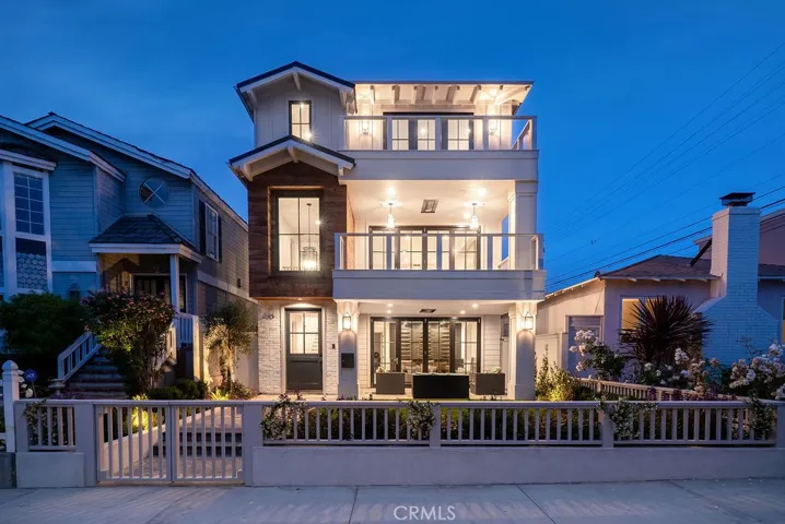 320 7th Street, Manhattan Beach, California 90266