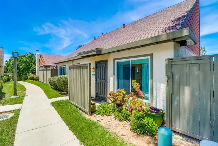 10651 Caminito Chueco, San Diego, California 92126