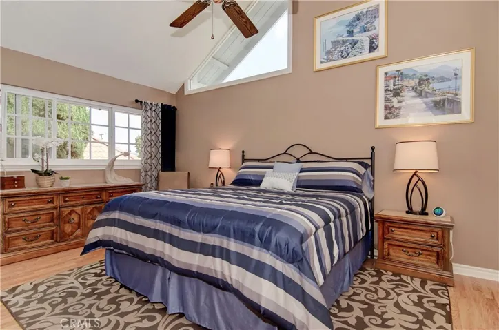 Master suite: tall ceilings, pergo flooring, ceiling fan, great natural light and a very comfortable large size.