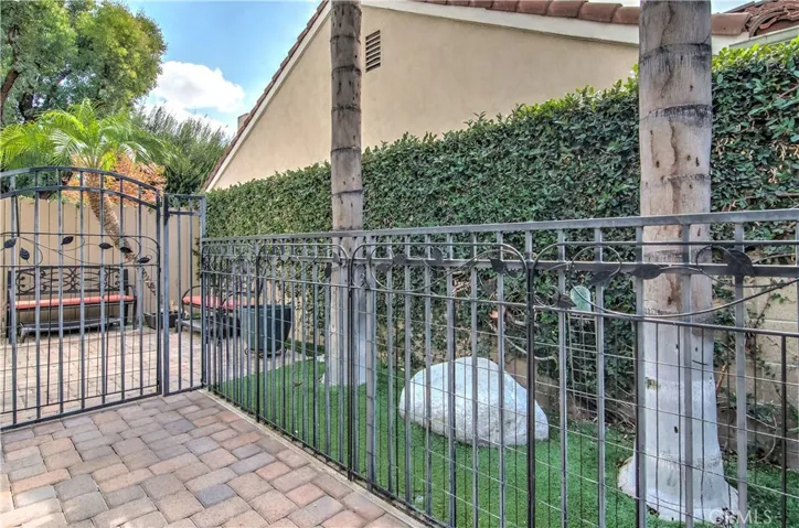 This area on the side yard here is currently being used as a dog run.