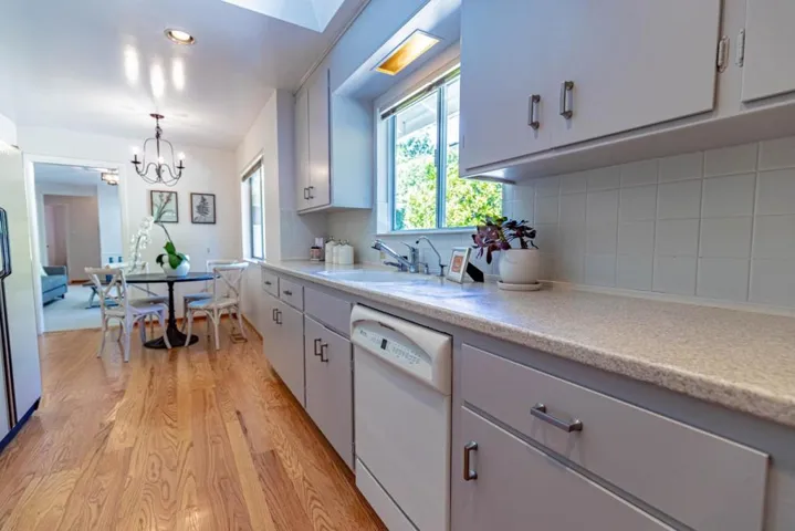 1520 School Street, San Carlos, California 94070