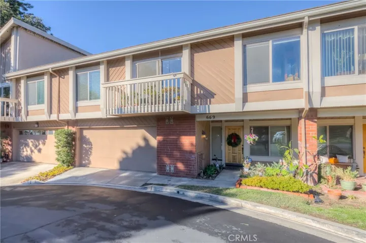 669 W Glenwood Drive, Fullerton, California 92832