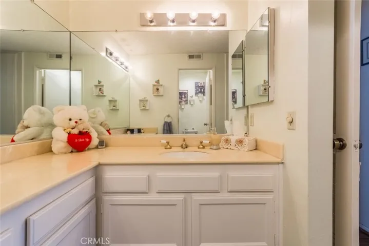 3480 Barham Boulevard 209, Los Angeles, California 90068