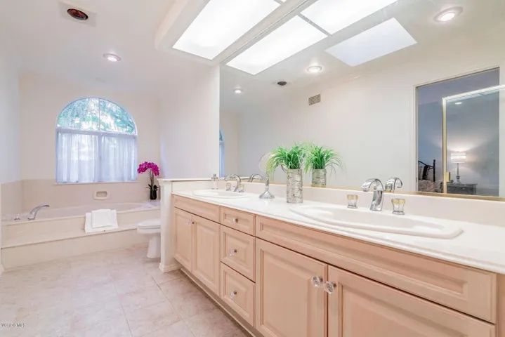 1711 Butterfly Ct Newbury Park-large-018