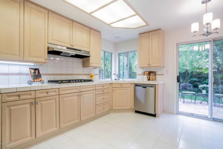 1711 Butterfly Ct Newbury Park-large-010