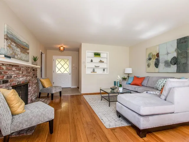 245 Alicia Way, Los Altos, California 94022