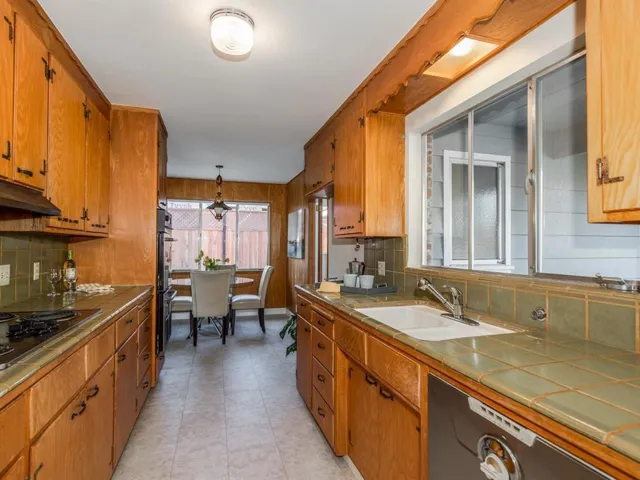 245 Alicia Way, Los Altos, California 94022