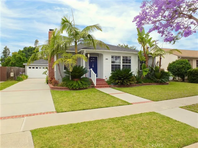 Wonderful Los Altos Home W/Custom Hardscape & Professional Landscaping!