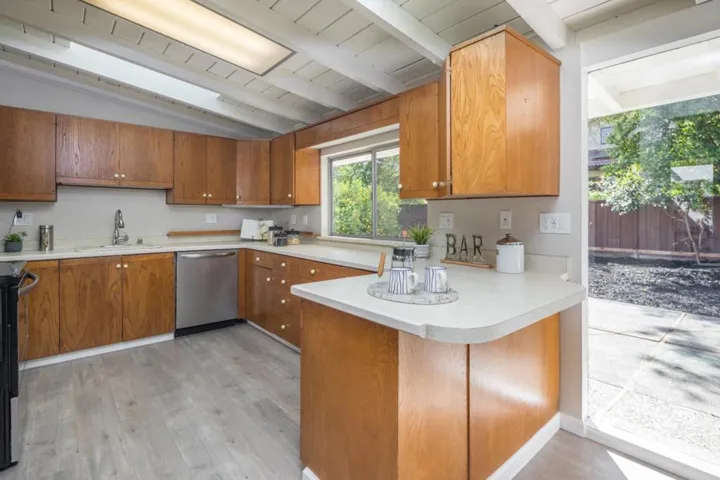 954 Moreno Avenue, Palo Alto, California 94303