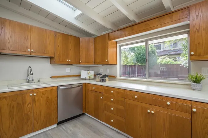 954 Moreno Avenue, Palo Alto, California 94303