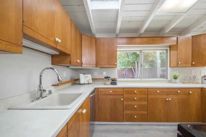 954 Moreno Avenue, Palo Alto, California 94303