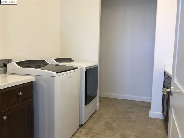 that area at the end of the picture are shelves!