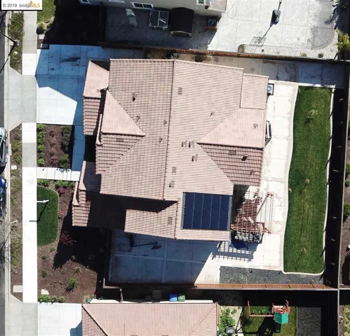 and a view of the lot shape. Take note of the wide side yard.