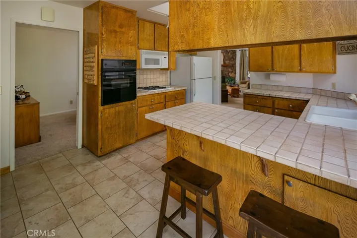 Breakfast bar for chatting with the cook.