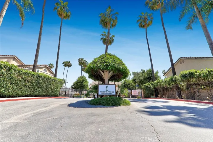 Welcome to the gated, private community of Arbor Palms!