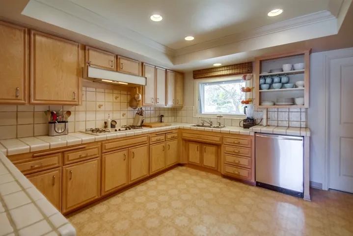 951 San Pablo Way, San Marcos, California 92078