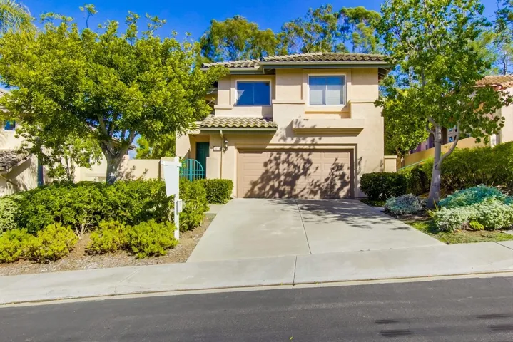 3676 Camino Bajada, Escondido, California 92025