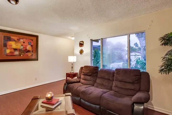 102 Oxbow, Encinitas, California 92024