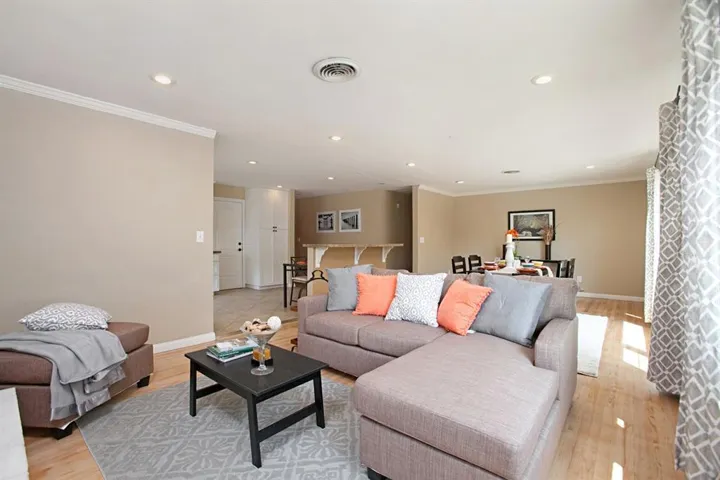 6743 Vigo Drive, La Mesa, California 91942