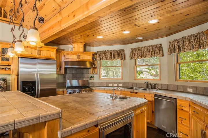 1165 Green Mountain Drive, Big Bear, California 92314