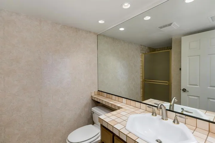 7216 Lantana, Carlsbad, California 92011
