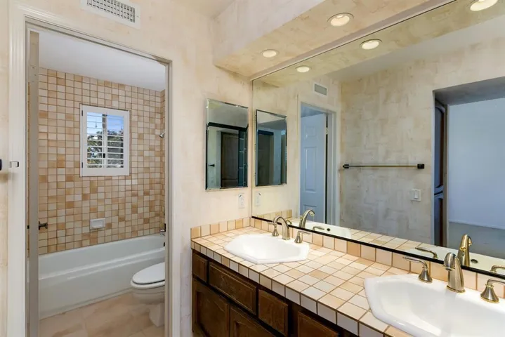 7216 Lantana, Carlsbad, California 92011