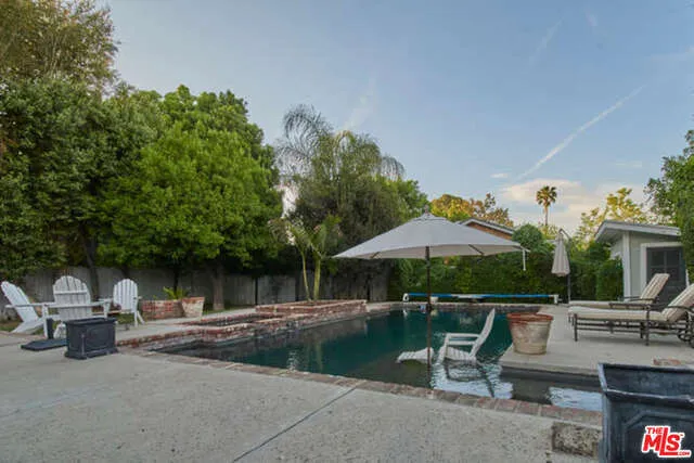 15831 Moorpark Street, Encino, California 91436