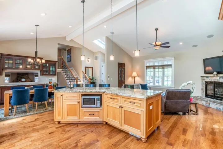10131 Deeprose Place, Cupertino, California 95014