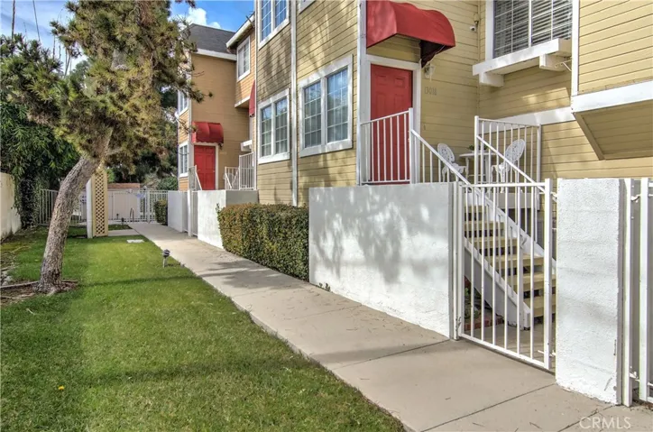 Secluded and quiet locaton on greenbelt...plus just steps to community spa...