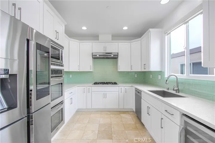 2305 Carnegie Lane B, Redondo Beach, California 90278