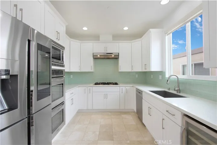 2305 Carnegie Lane B, Redondo Beach, California 90278