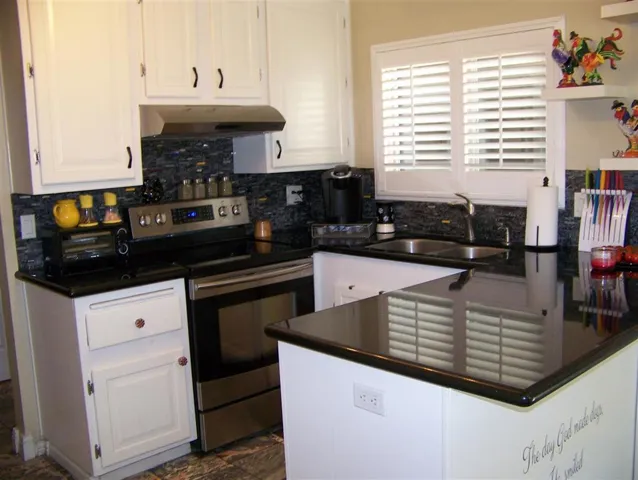 5493 Adobe Falls 7, San Diego, California 92120