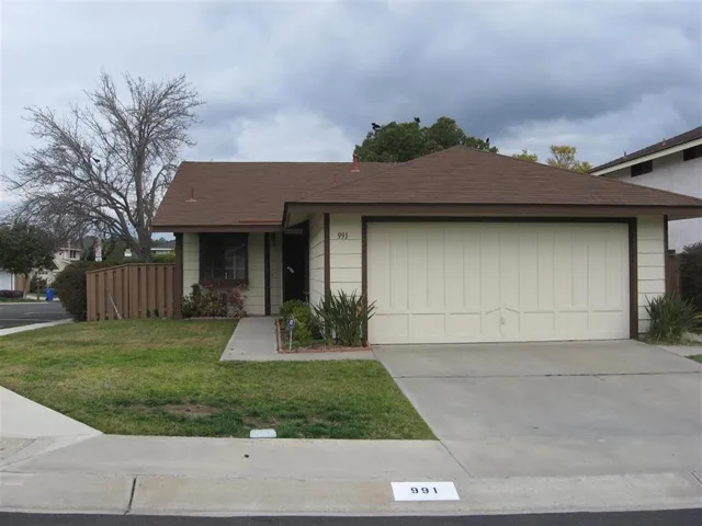 991 Brighton Ct, Vista, California 92081