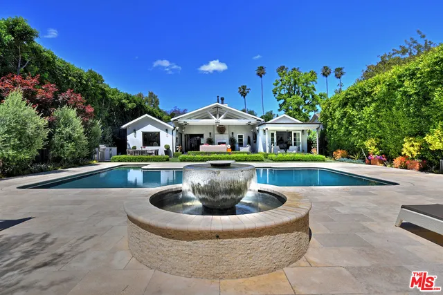 5364 Encino Avenue, Encino, California 91316